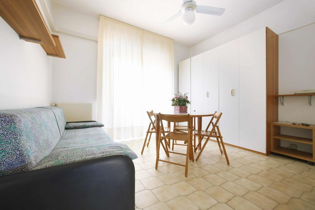 Residence Barusso Alassio Ruang foto